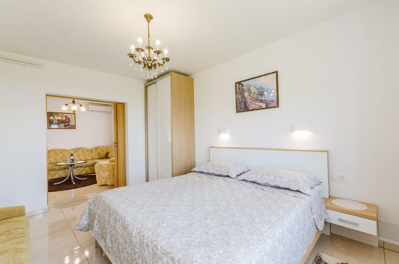 Apartment In Novi Vinodolski 15274 Povile Exteriér fotografie