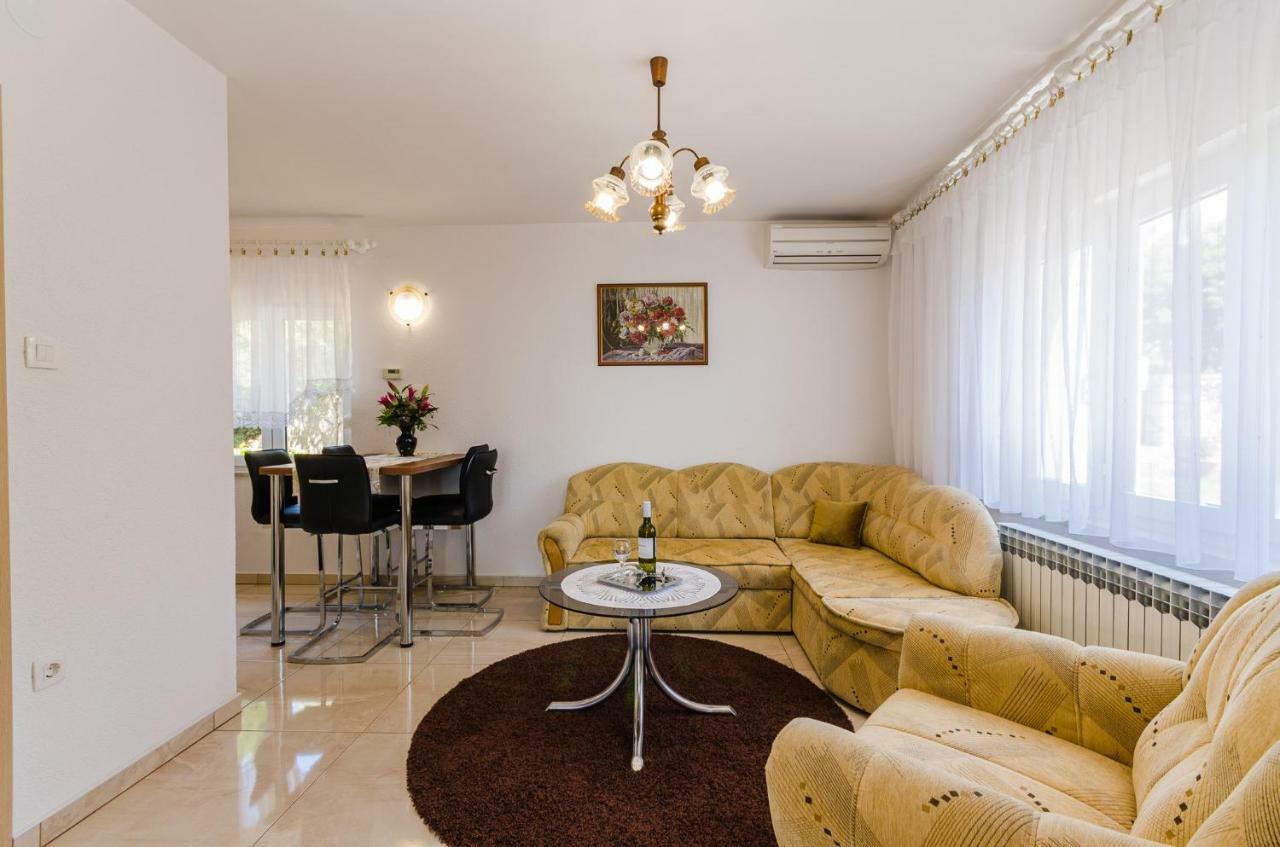Apartment In Novi Vinodolski 15274 Povile Exteriér fotografie